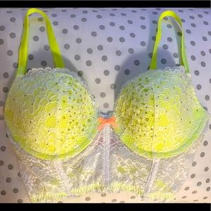 Victoria’s Secret Dream Angels Demi Bra. Size 34D.